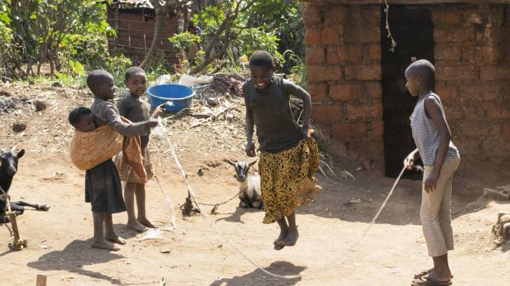 children jumping rope