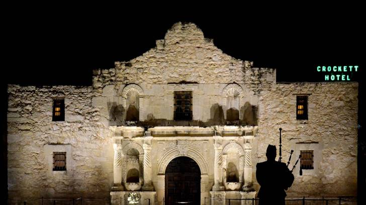 alamo at night