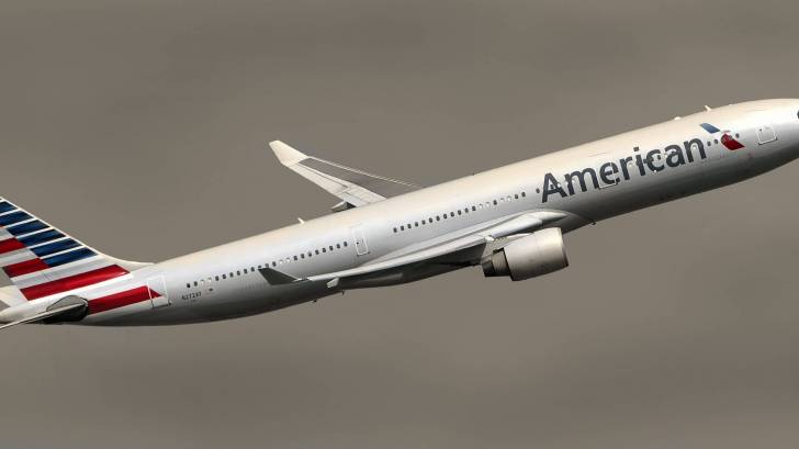american airlines jet taking off