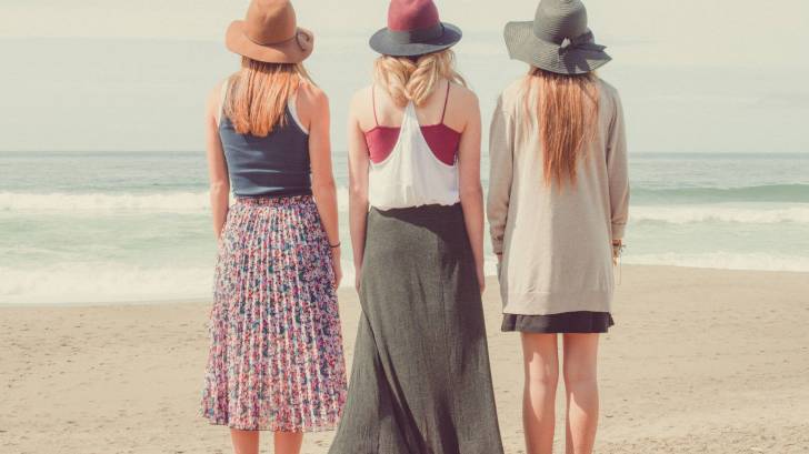 3 women standig on the beach