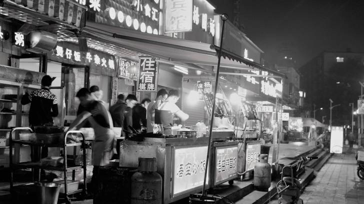 wuhan china at night, restaurants