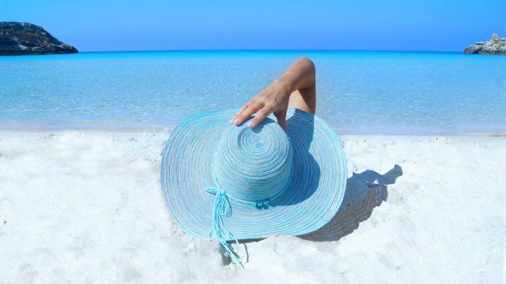 fashion hat on a white beach