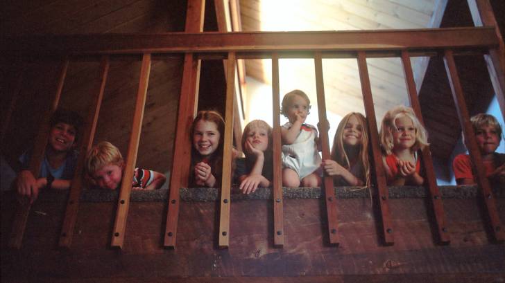 children looking thru a balcony
