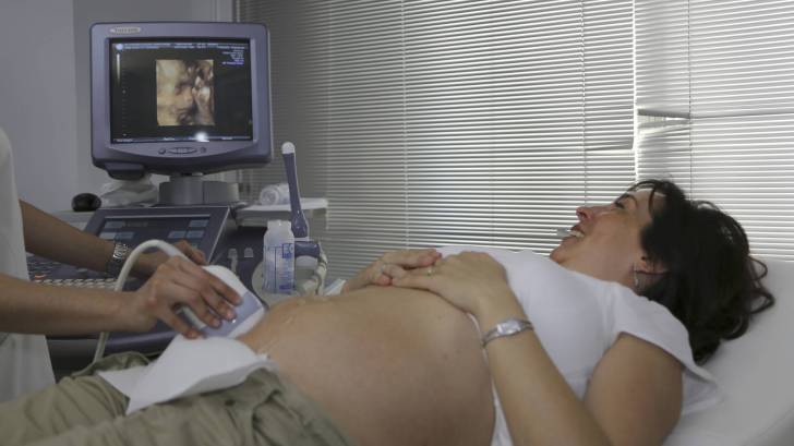 pregnant getting an unltrasound