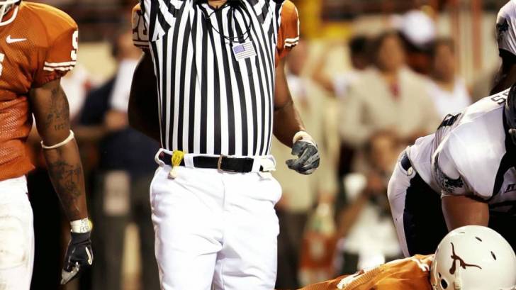 referee signaling touchdown