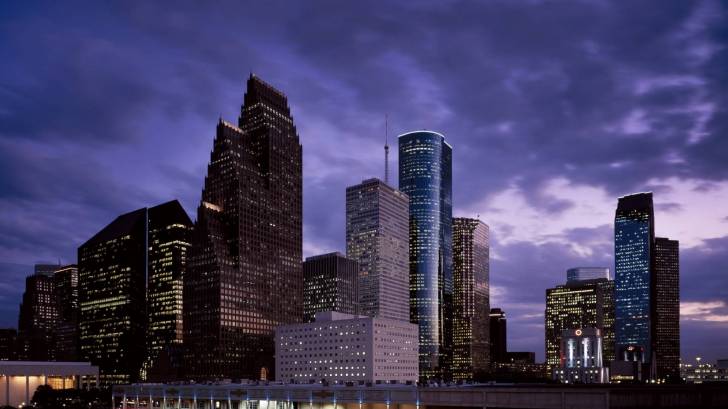 houston skyline at dusk