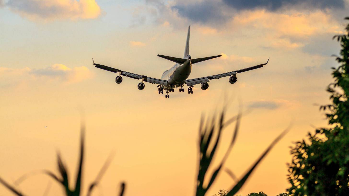 jet landing in Israel