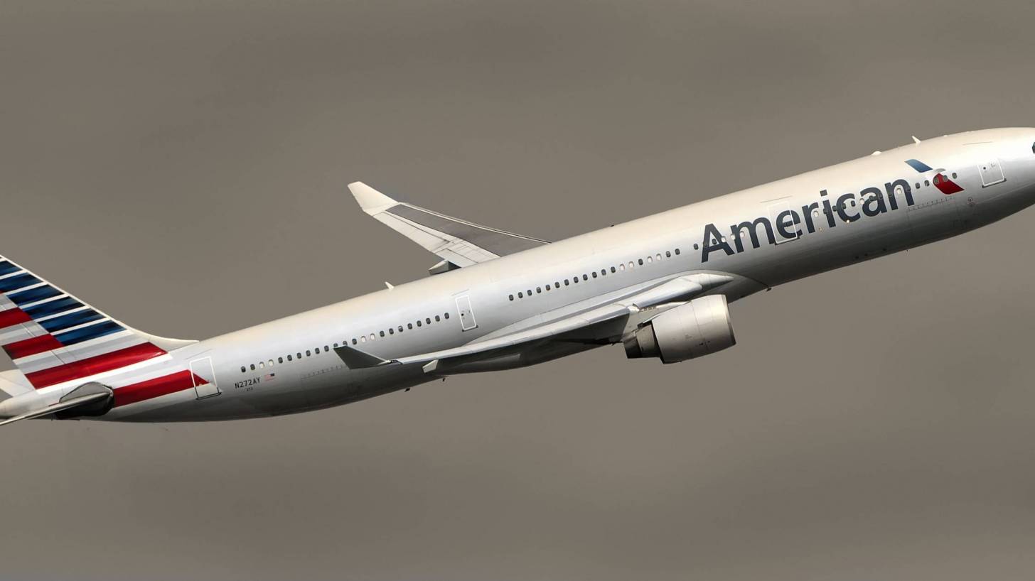 american airlines jet taking off