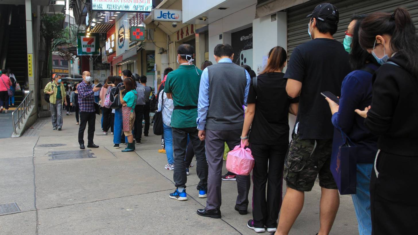 queue of people to get a vaccination