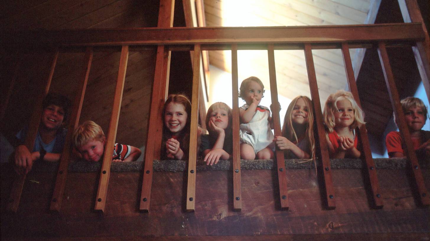 children looking thru a balcony