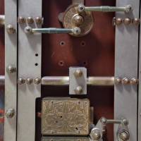 vault locking system