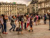Paris street fair entertainer